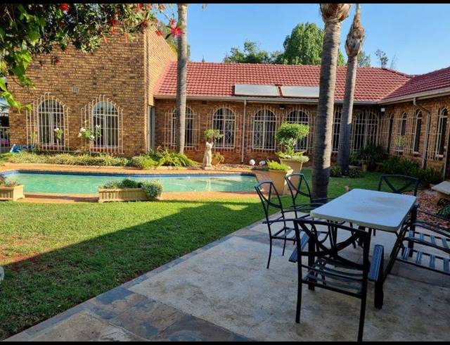 4 BEDROOM HOUSE FOR SALE IN PETERSFIELD